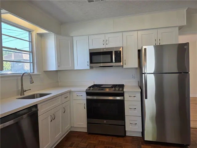 $2,400 | 552 Metairie Lawn Drive, Metairie, LA 70001