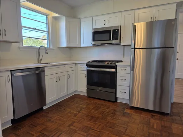 $2,400 | 552 Metairie Lawn Drive, Metairie, LA 70001