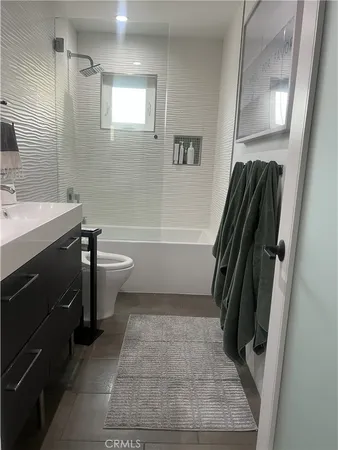 $8,500 | 610 9th Street, Unit A, Hermosa Beach, CA 90254