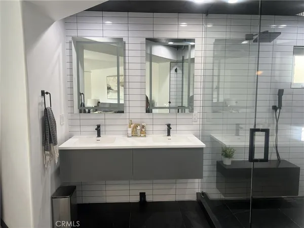 $8,500 | 610 9th Street, Unit A, Hermosa Beach, CA 90254