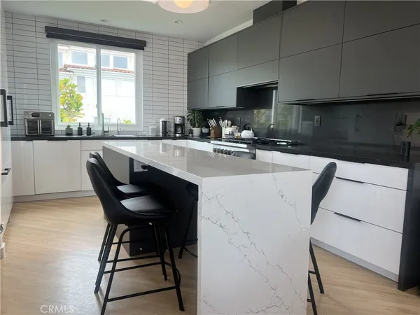 $8,500 | 610 9th Street, Unit A, Hermosa Beach, CA 90254
