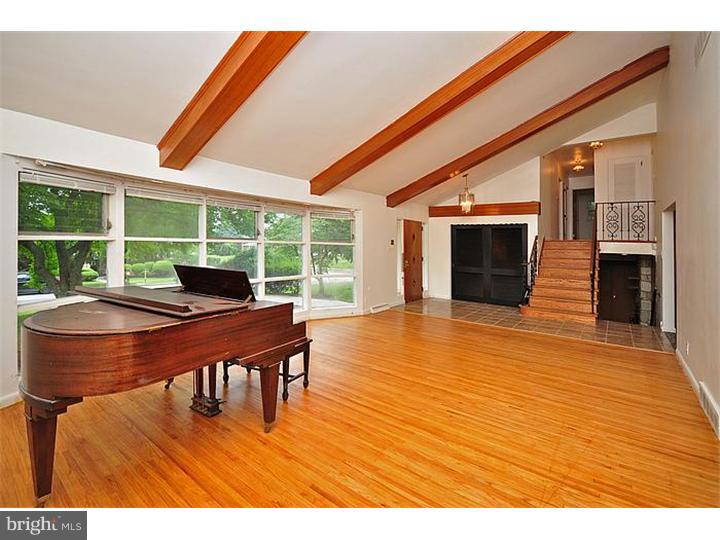 641 Ashbourne Road Cheltenham, PA 19012 - Photo 6 of 24 Living Room