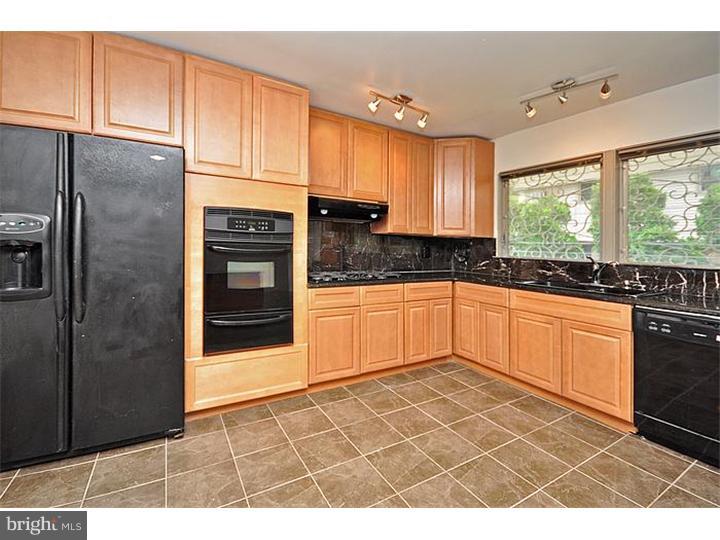641 Ashbourne Road Cheltenham, PA 19012 - Photo 9 of 24 Kitchen