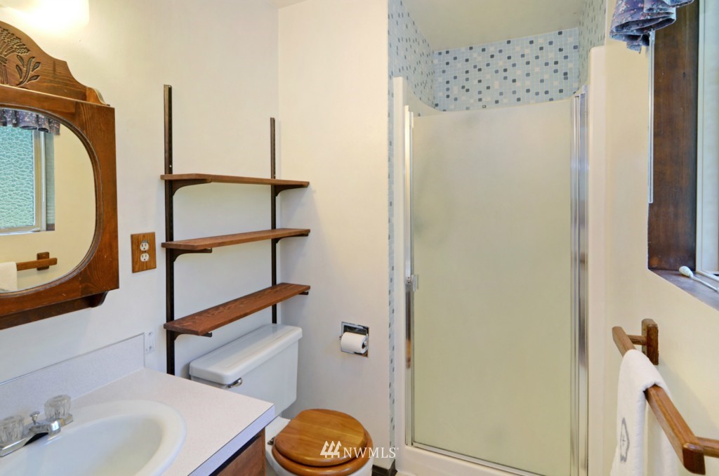 1260 Northwest Thompson Road Poulsbo, WA 98370 - Photo 11 of 24 Gallery Image 11