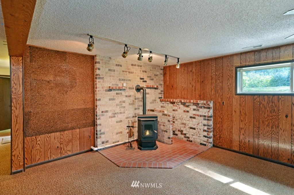 1260 Northwest Thompson Road Poulsbo, WA 98370 - Photo 14 of 24 Gallery Image 14