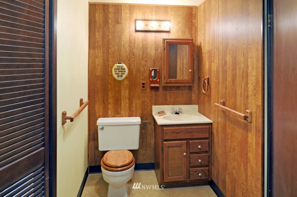 1260 Northwest Thompson Road Poulsbo, WA 98370 - Photo 16 of 24 Gallery Image 16