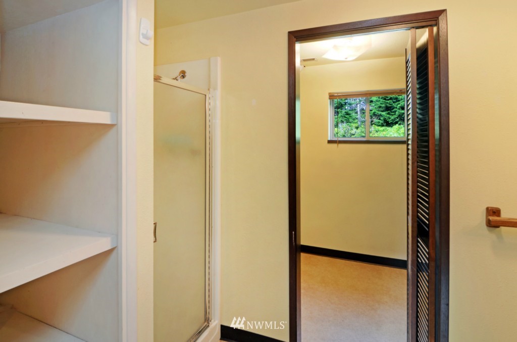 1260 Northwest Thompson Road Poulsbo, WA 98370 - Photo 17 of 24 Gallery Image 17