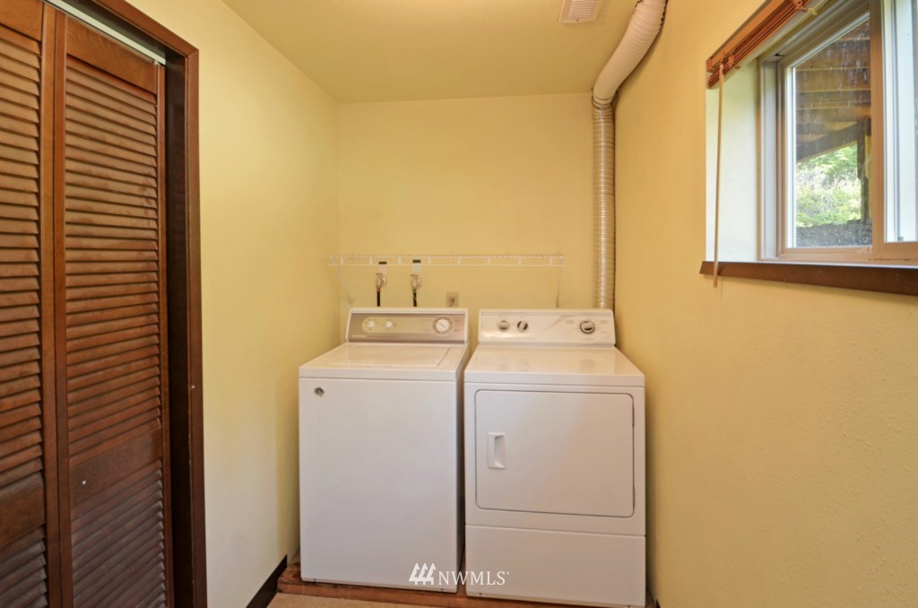 1260 Northwest Thompson Road Poulsbo, WA 98370 - Photo 18 of 24 Gallery Image 18