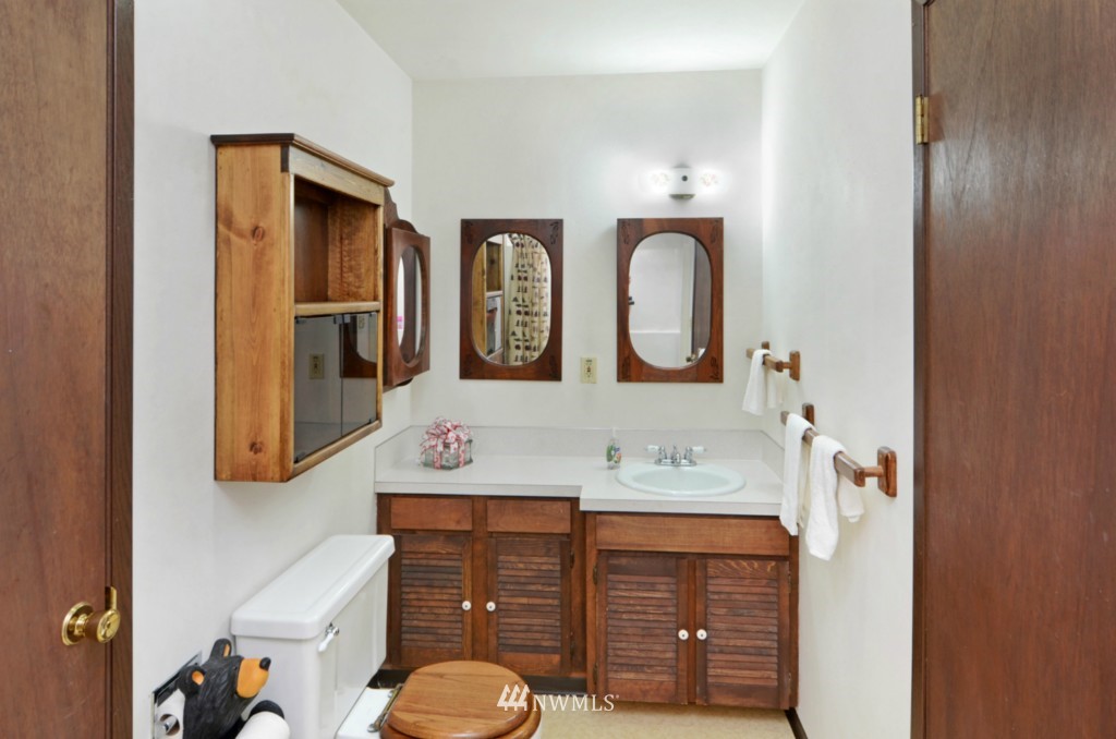1260 Northwest Thompson Road Poulsbo, WA 98370 - Photo 9 of 24 Gallery Image 9