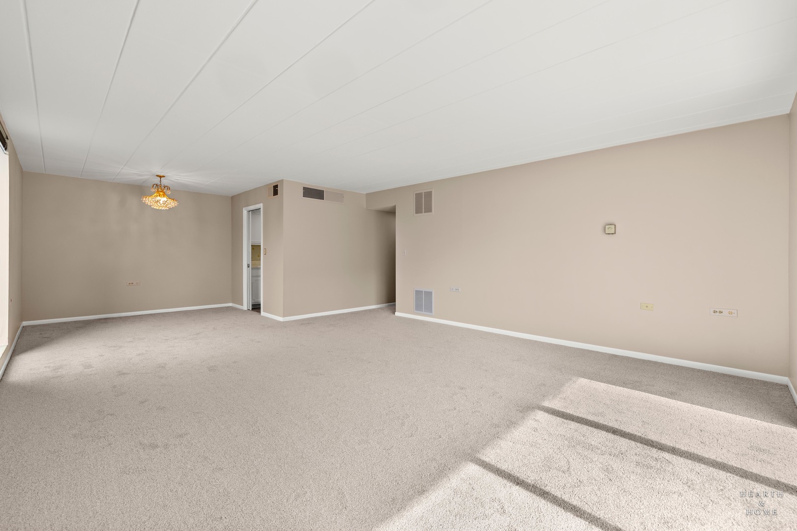 5300 Walnut Avenue, Unit 12B Downers Grove, IL 60515 - Photo 11 of 30 a view of an empty room