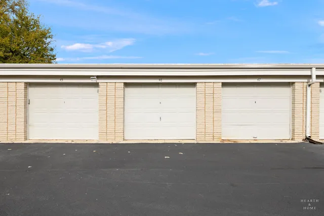 $199,900 | 5300 Walnut Avenue, Unit 12B, Downers Grove, IL 60515