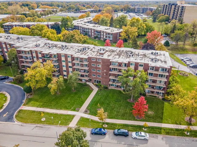 $199,900 | 5300 Walnut Avenue, Unit 12B, Downers Grove, IL 60515