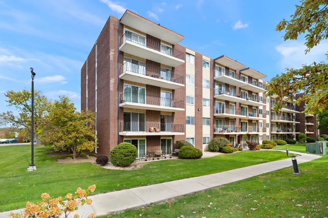 $199,900 | 5300 Walnut Avenue, Unit 12B, Downers Grove, IL 60515