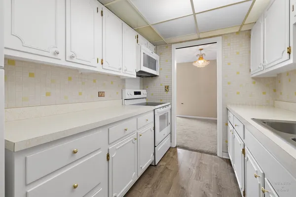 $199,900 | 5300 Walnut Avenue, Unit 12B, Downers Grove, IL 60515