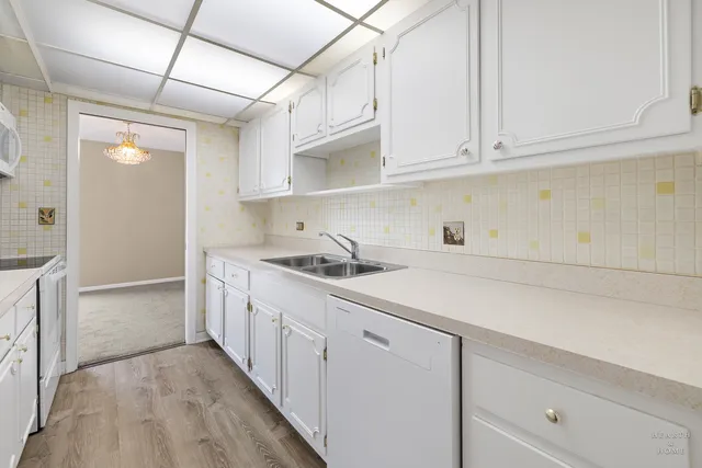 $199,900 | 5300 Walnut Avenue, Unit 12B, Downers Grove, IL 60515