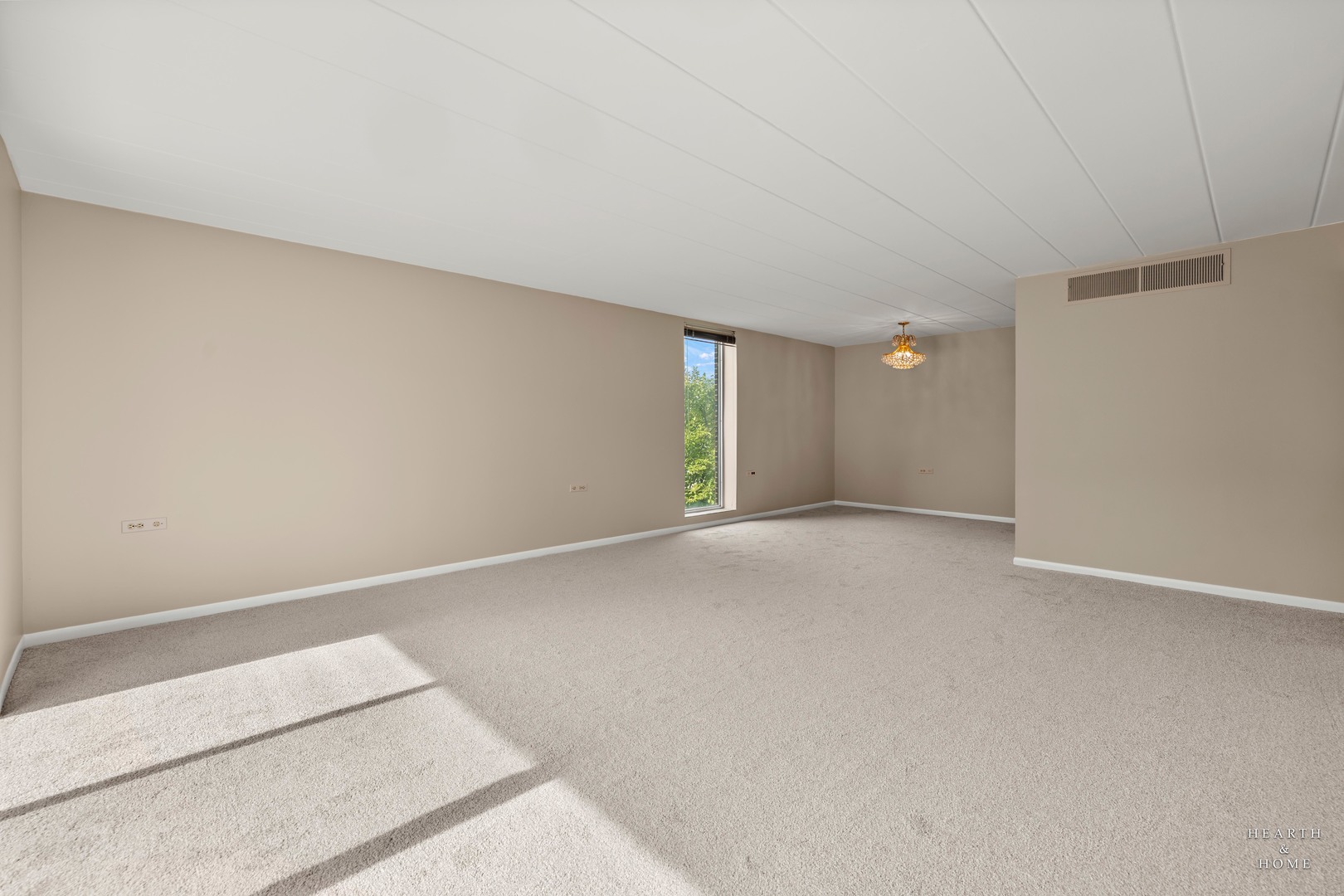 5300 Walnut Avenue, Unit 12B Downers Grove, IL 60515 - Photo 10 of 30 a view of an empty room