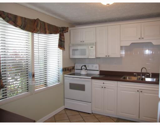 547 Hunters Path Road Bridgeville, PA 15017 - Photo 2 of 14 Kitchen.