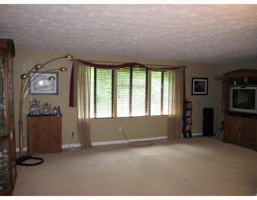547 Hunters Path Road Bridgeville, PA 15017 - Photo 5 of 14 Living Room.