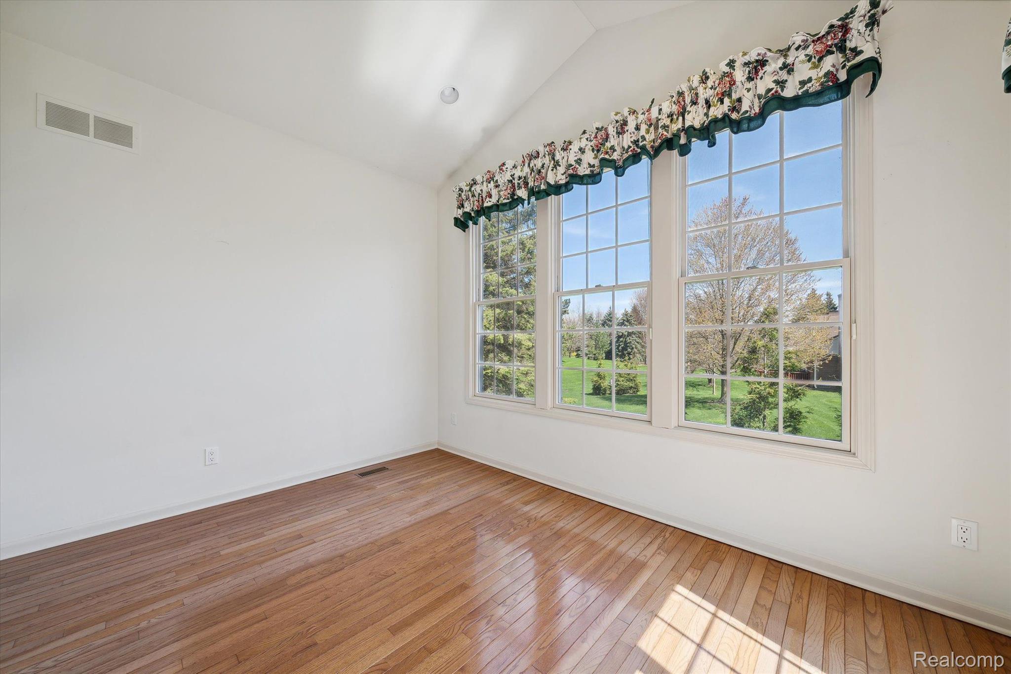 1831 Dunham Drive Rochester, MI 48306 - Photo 15 of 47 Eat-in kitchen