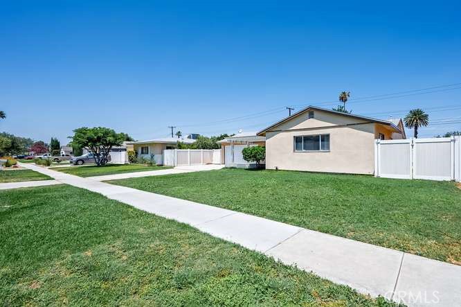 8777 Glencoe Drive Riverside, CA 92503 - Photo 6 of 51