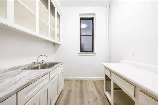 $795,000 | 250 West 22nd Street, Unit 1B | Chelsea