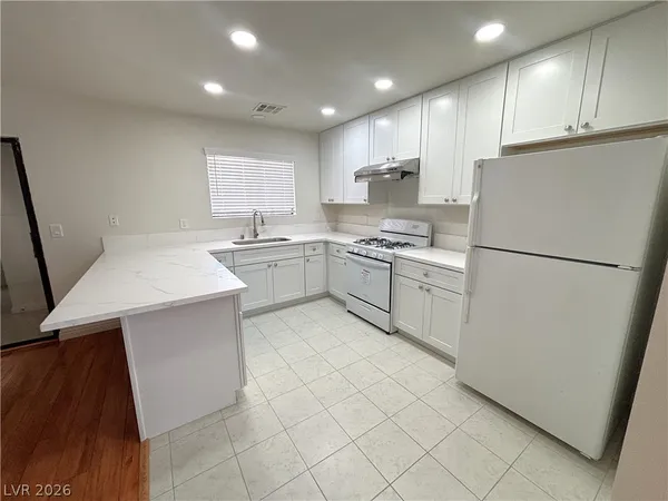 $2,490 | 3780 Leisure Lane, Las Vegas, NV 89103