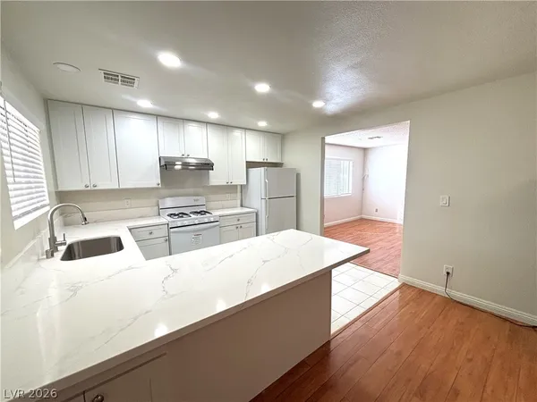 $2,490 | 3780 Leisure Lane, Las Vegas, NV 89103