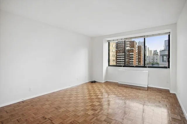 $798,000 | 510 East 80th Street, Unit 12E | Upper East Side