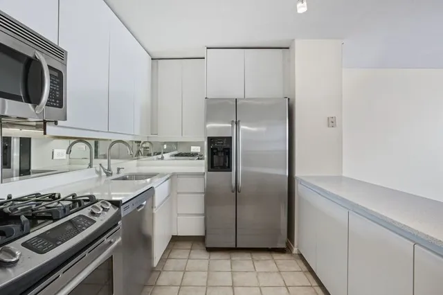 $798,000 | 510 East 80th Street, Unit 12E | Upper East Side