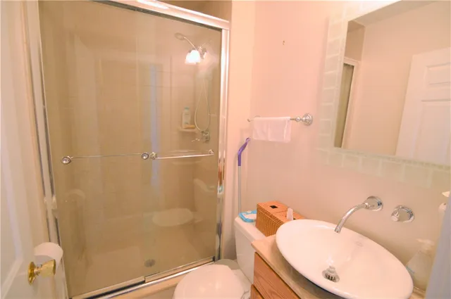 $2,600 | 398 Wolcott Avenue, Unit 9, Middletown, RI 02842