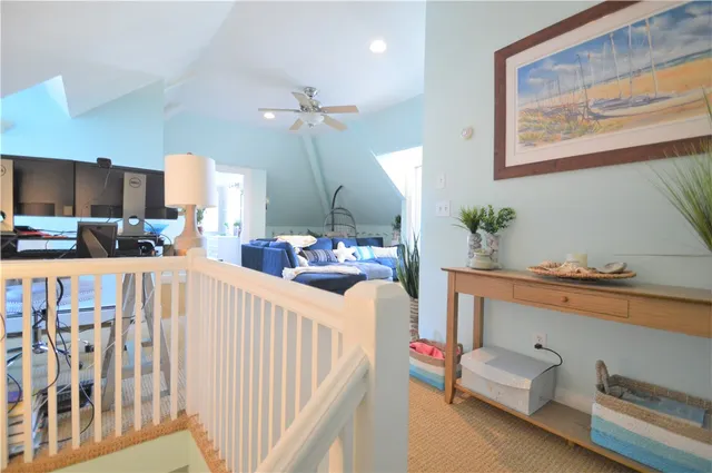 $2,600 | 398 Wolcott Avenue, Unit 9, Middletown, RI 02842