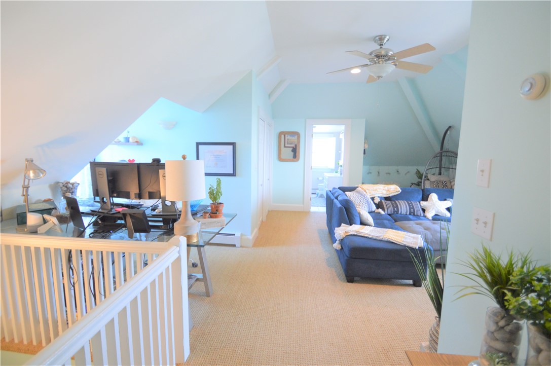 398 Wolcott Avenue, Unit 9 Middletown, RI 02842 - Photo 21 of 33 2nd level living