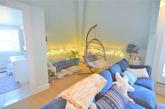 $2,600 | 398 Wolcott Avenue, Unit 9, Middletown, RI 02842