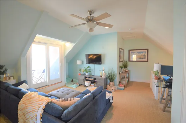 $2,600 | 398 Wolcott Avenue, Unit 9, Middletown, RI 02842