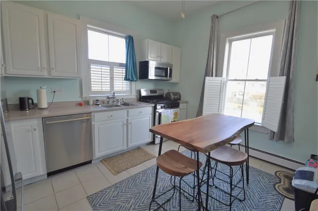 $2,600 | 398 Wolcott Avenue, Unit 9, Middletown, RI 02842