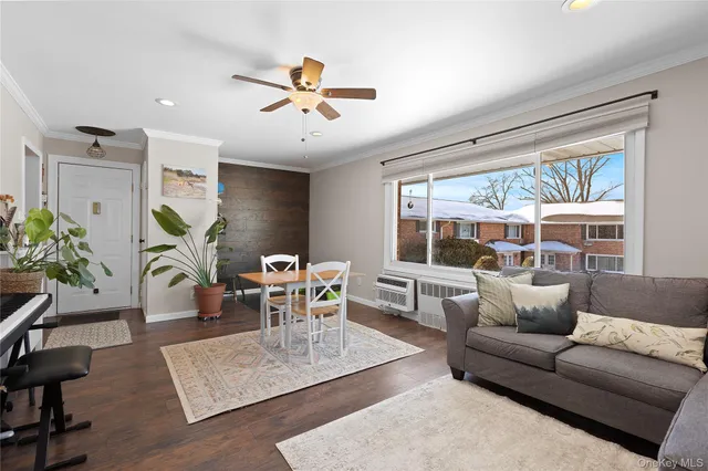 $259,000 | 294 Edmunton Drive, Unit K18, North Babylon, NY 11703