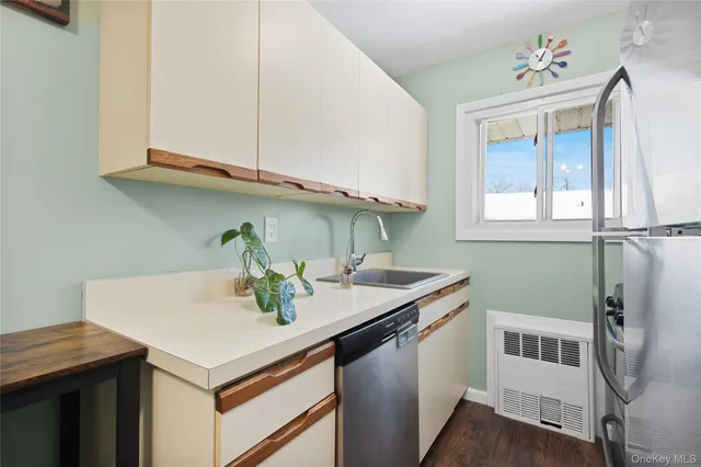 $259,000 | 294 Edmunton Drive, Unit K18, North Babylon, NY 11703