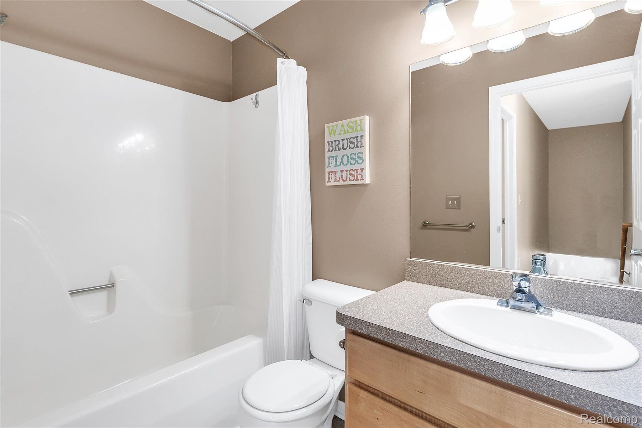 9236 West Lamoreaux Road Fowlerville, MI 48836 - Photo 23 of 40 Full Bath