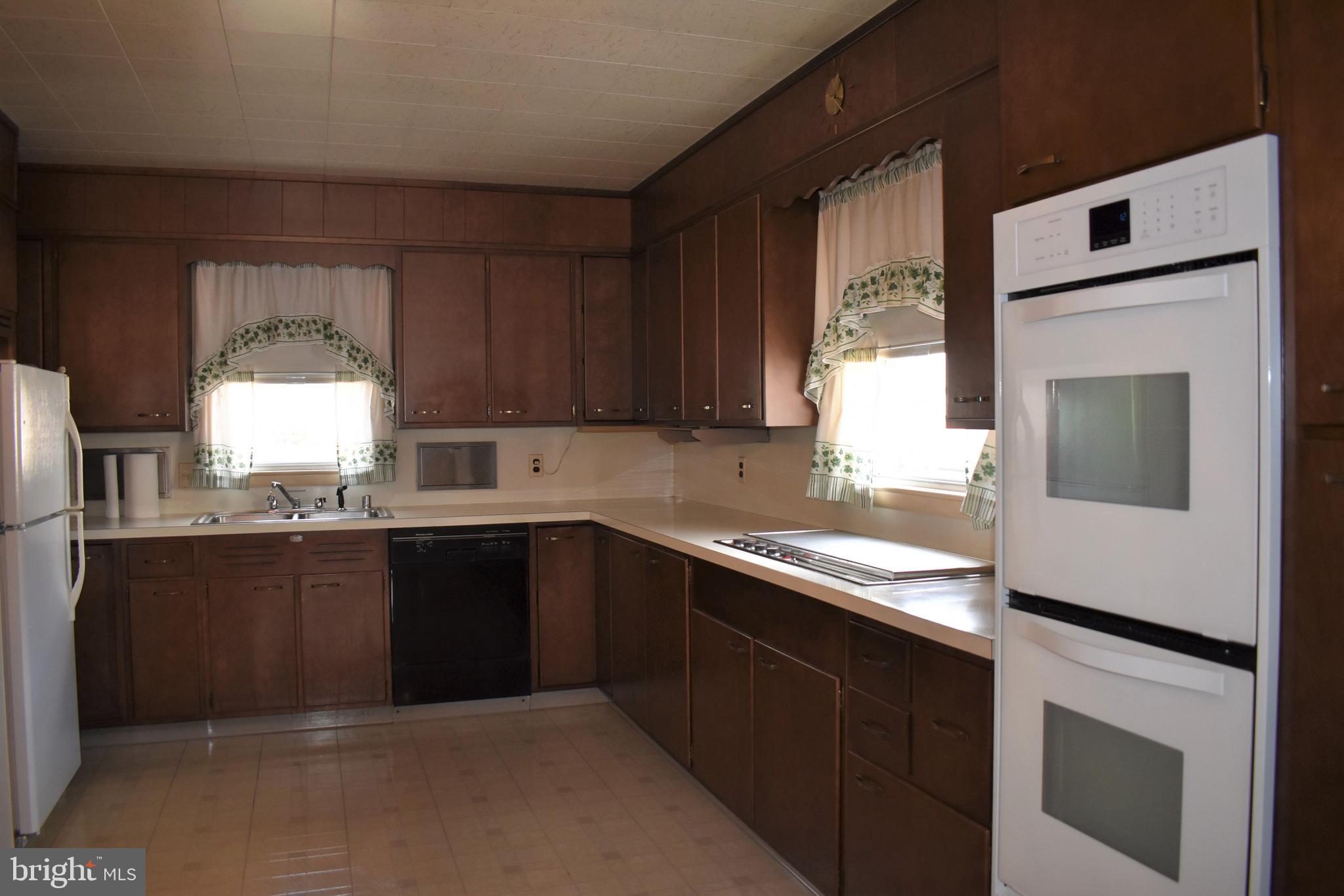 5406 Radecke Avenue Baltimore, MD 21206 - Photo 14 of 33 Spacious Kitchen