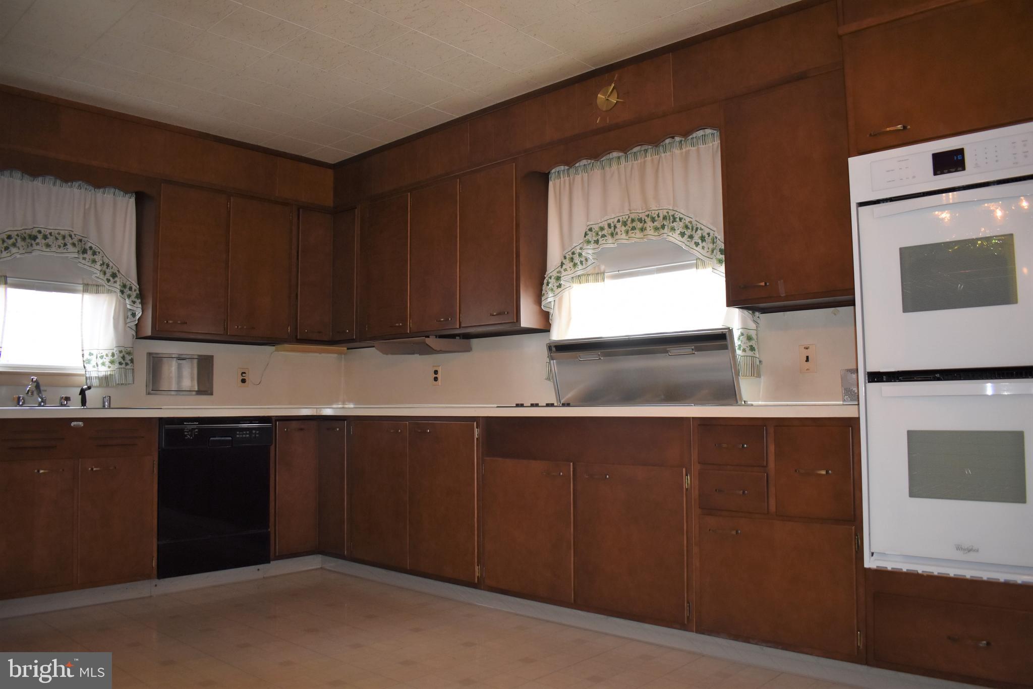 5406 Radecke Avenue Baltimore, MD 21206 - Photo 16 of 33 Plenty of Counter Space