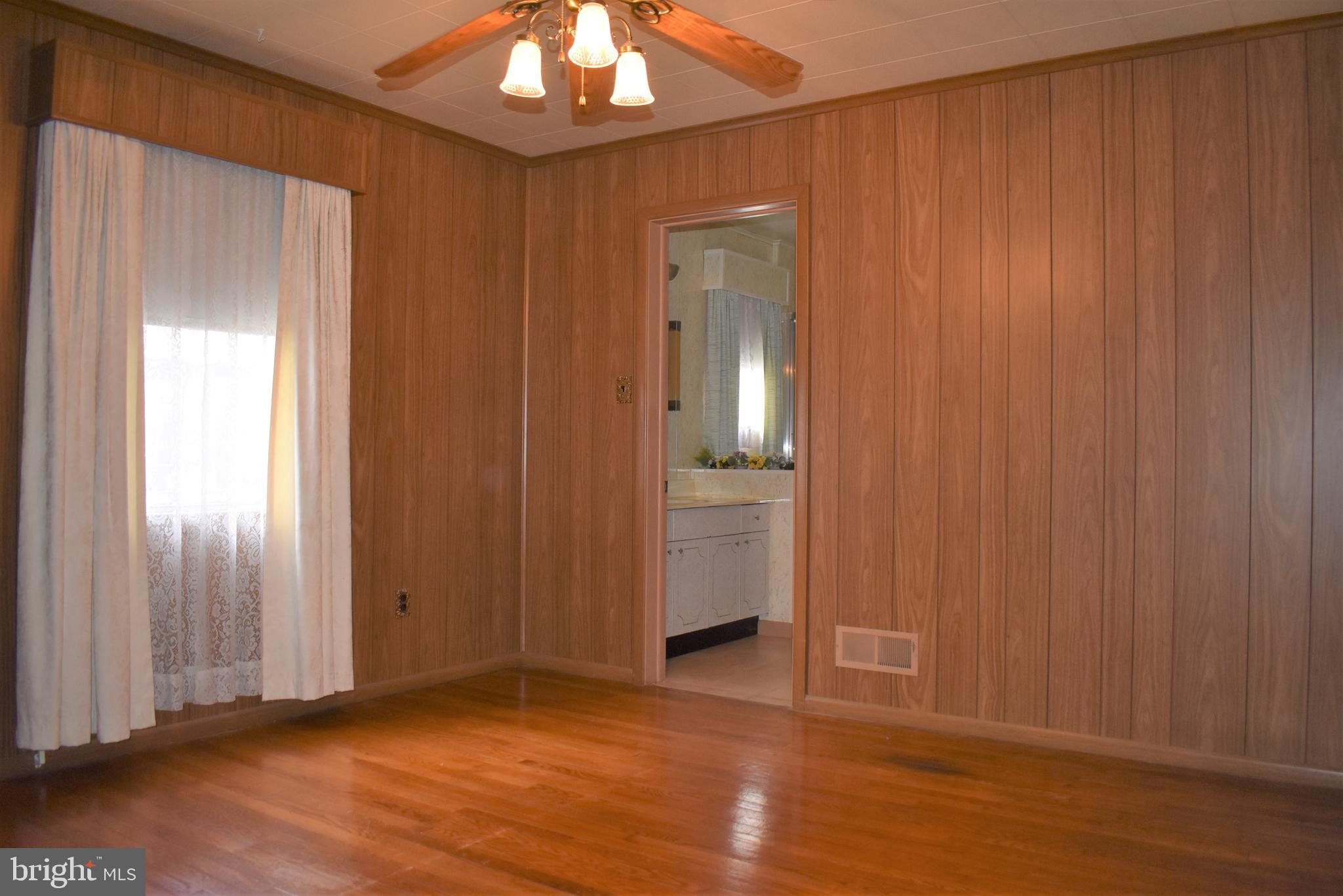 5406 Radecke Avenue Baltimore, MD 21206 - Photo 23 of 33 Bedroom 2 on Main Floor w/Attached Full Bath