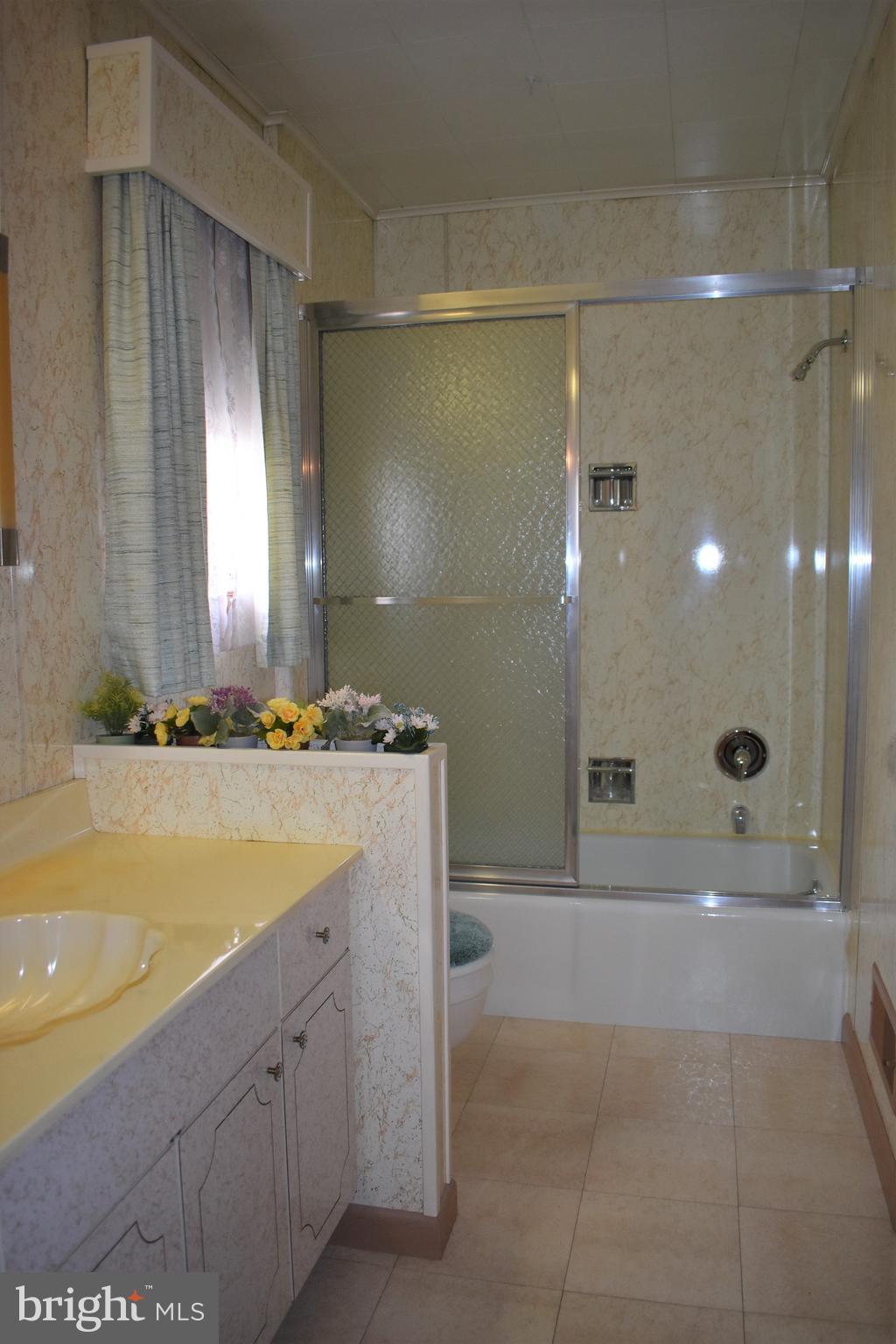5406 Radecke Avenue Baltimore, MD 21206 - Photo 26 of 33 Full Bath also attached to Family Room