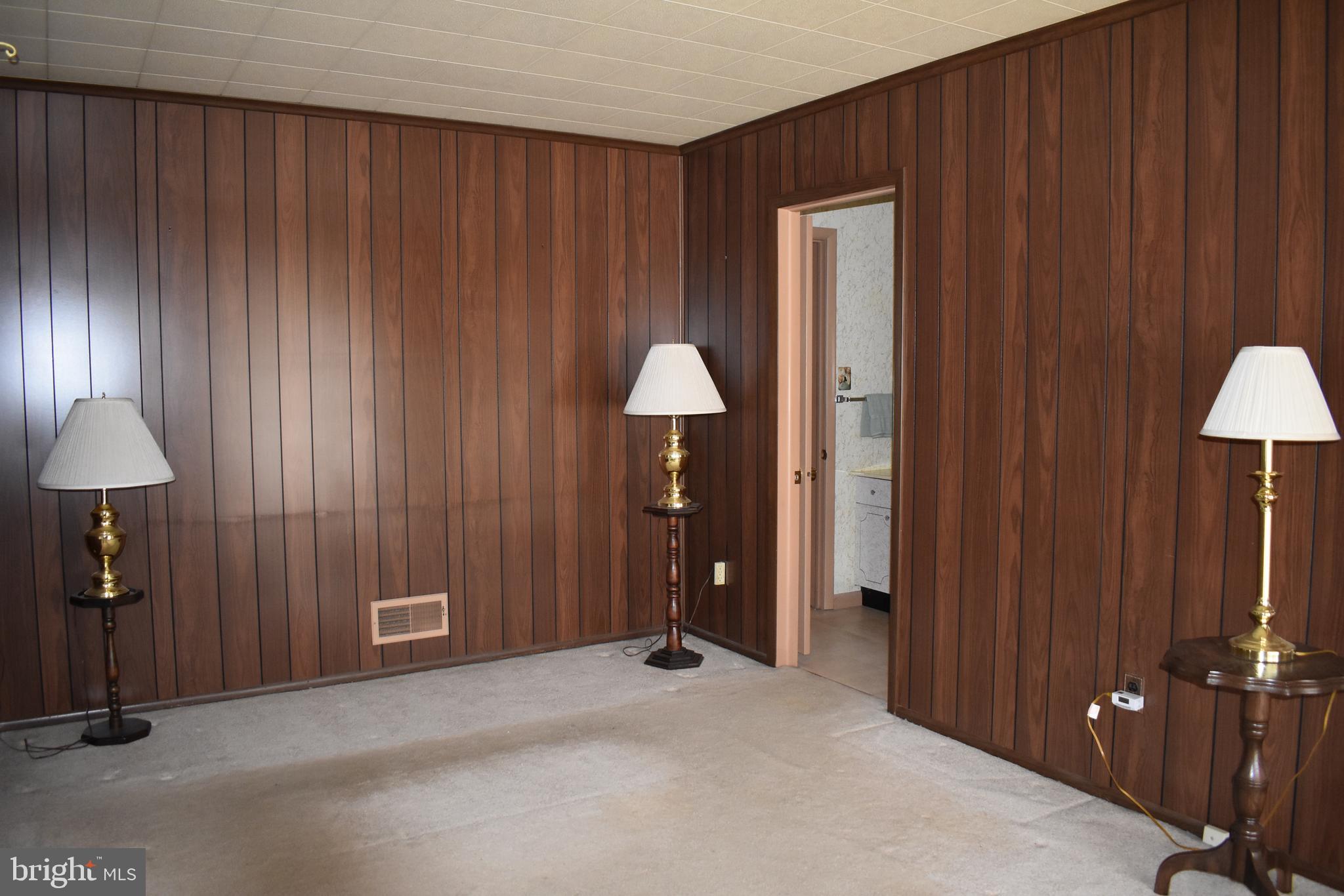 5406 Radecke Avenue Baltimore, MD 21206 - Photo 27 of 33 Family Room off Kitchen w/Full Bath
