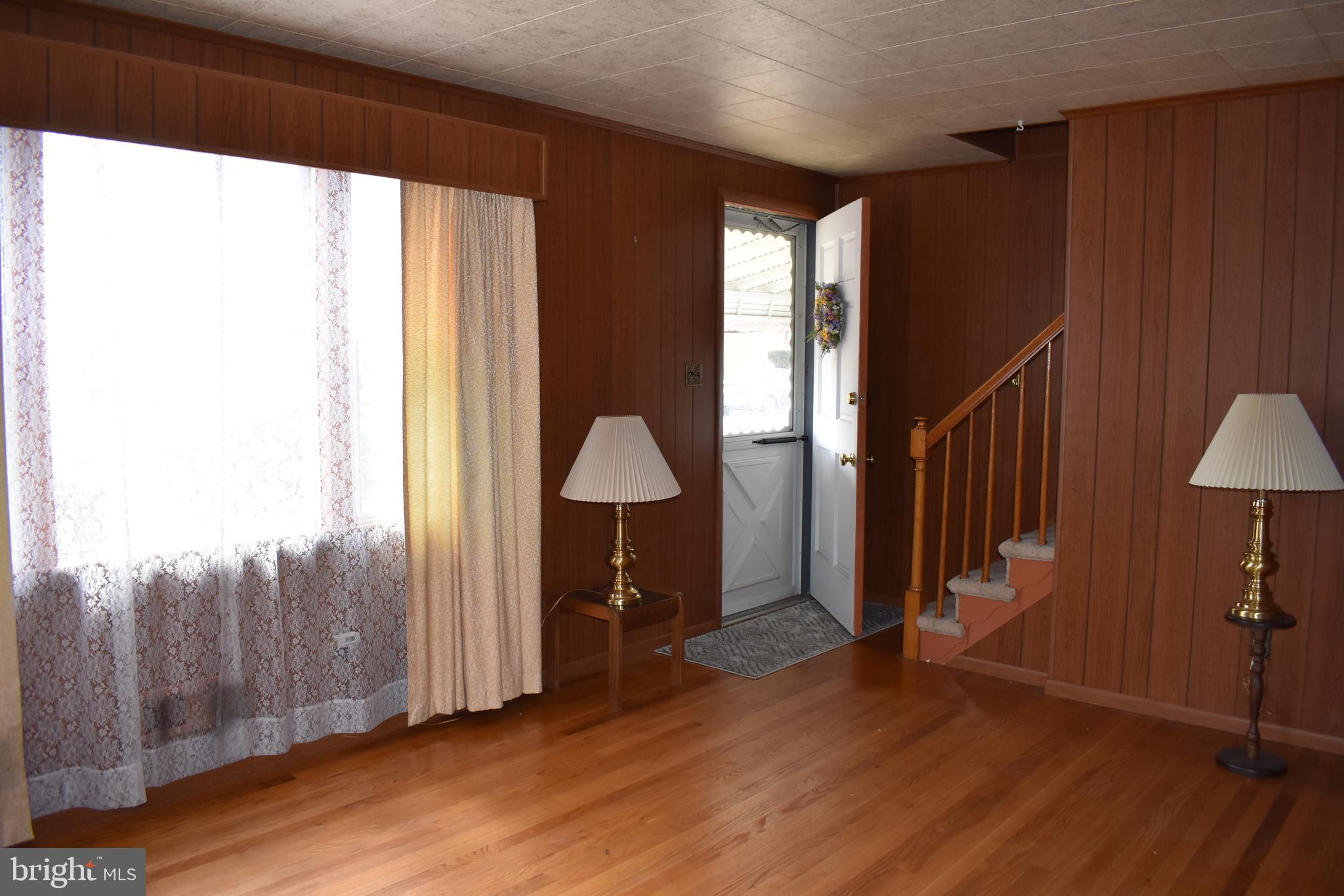 5406 Radecke Avenue Baltimore, MD 21206 - Photo 8 of 33 Living Room