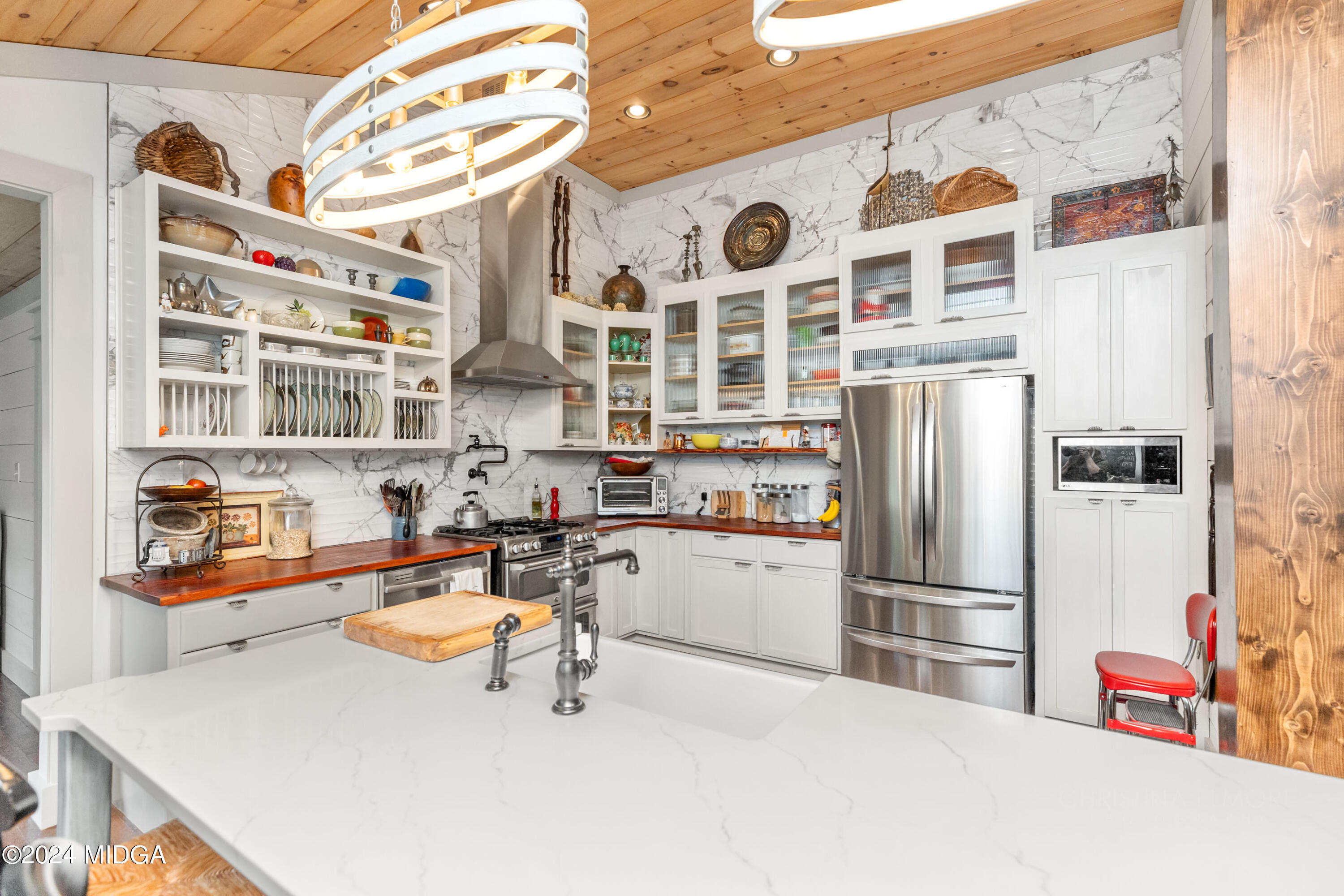 362 Stone Edge Road Macon, GA 31210 - Photo 21 of 68 a kitchen with stainless steel appliances a refrigerator and a wooden floor