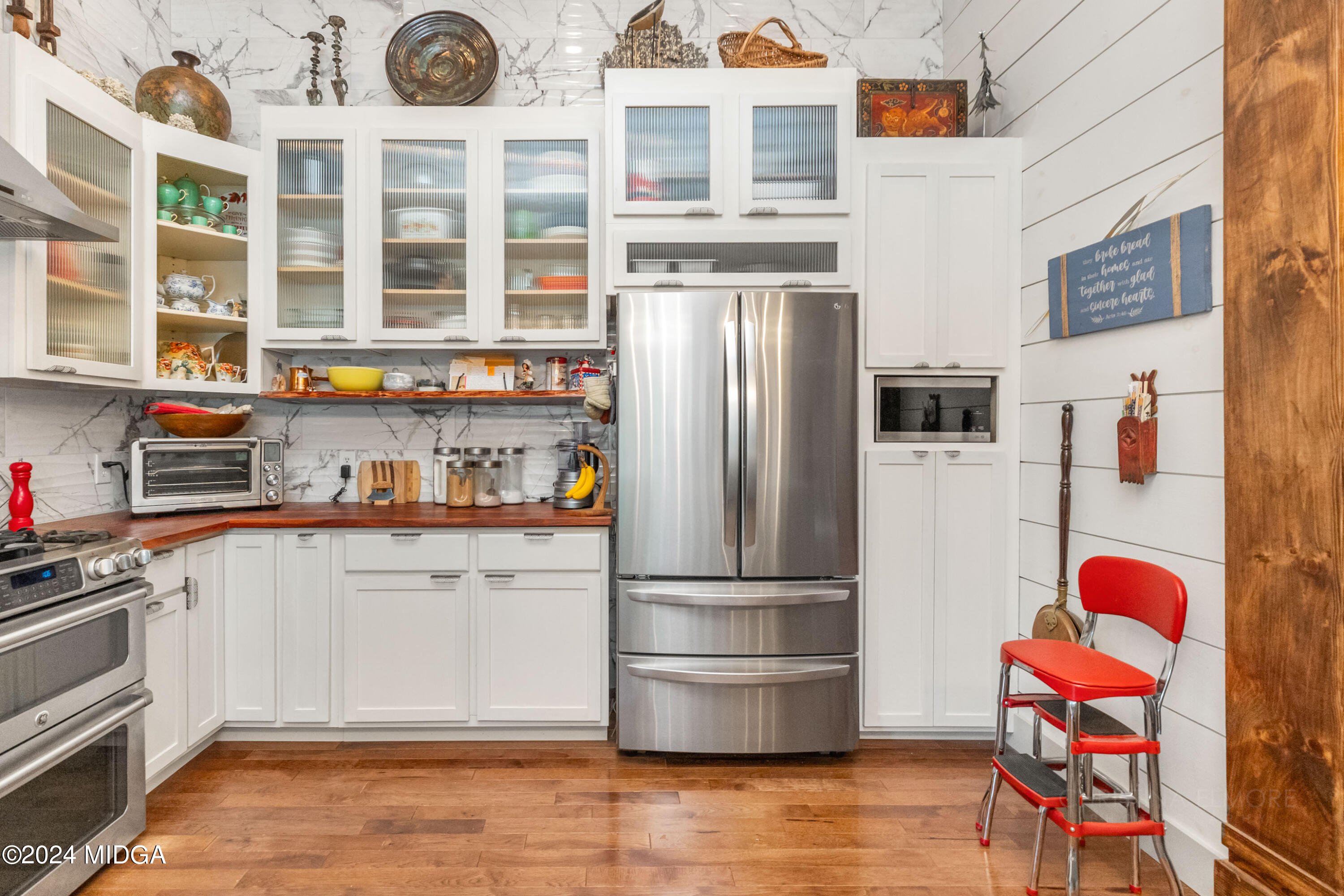 362 Stone Edge Road Macon, GA 31210 - Photo 23 of 68 a kitchen with stainless steel appliances granite countertop a refrigerator and a stove top oven