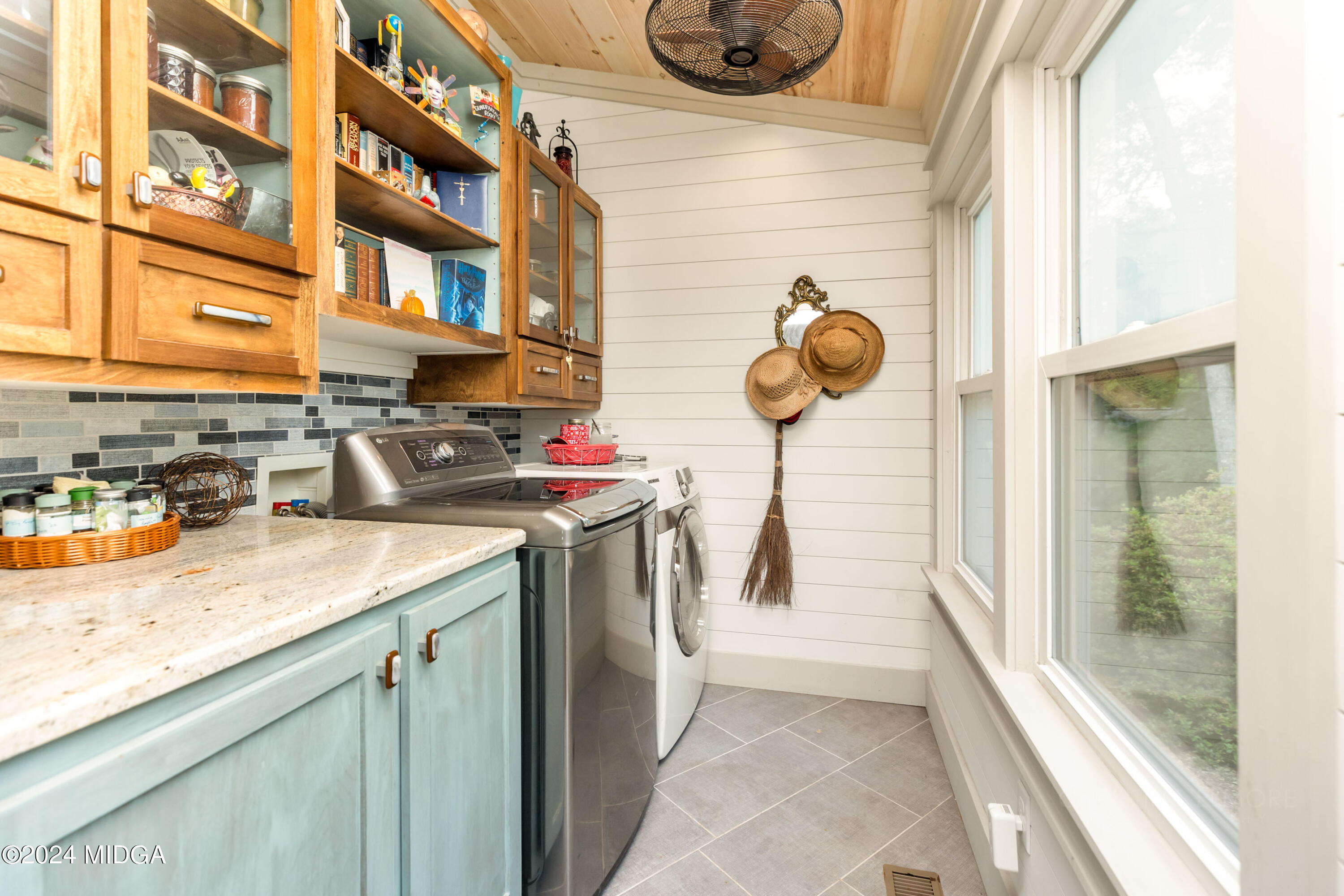 362 Stone Edge Road Macon, GA 31210 - Photo 35 of 68 a kitchen with a sink and a washing machine