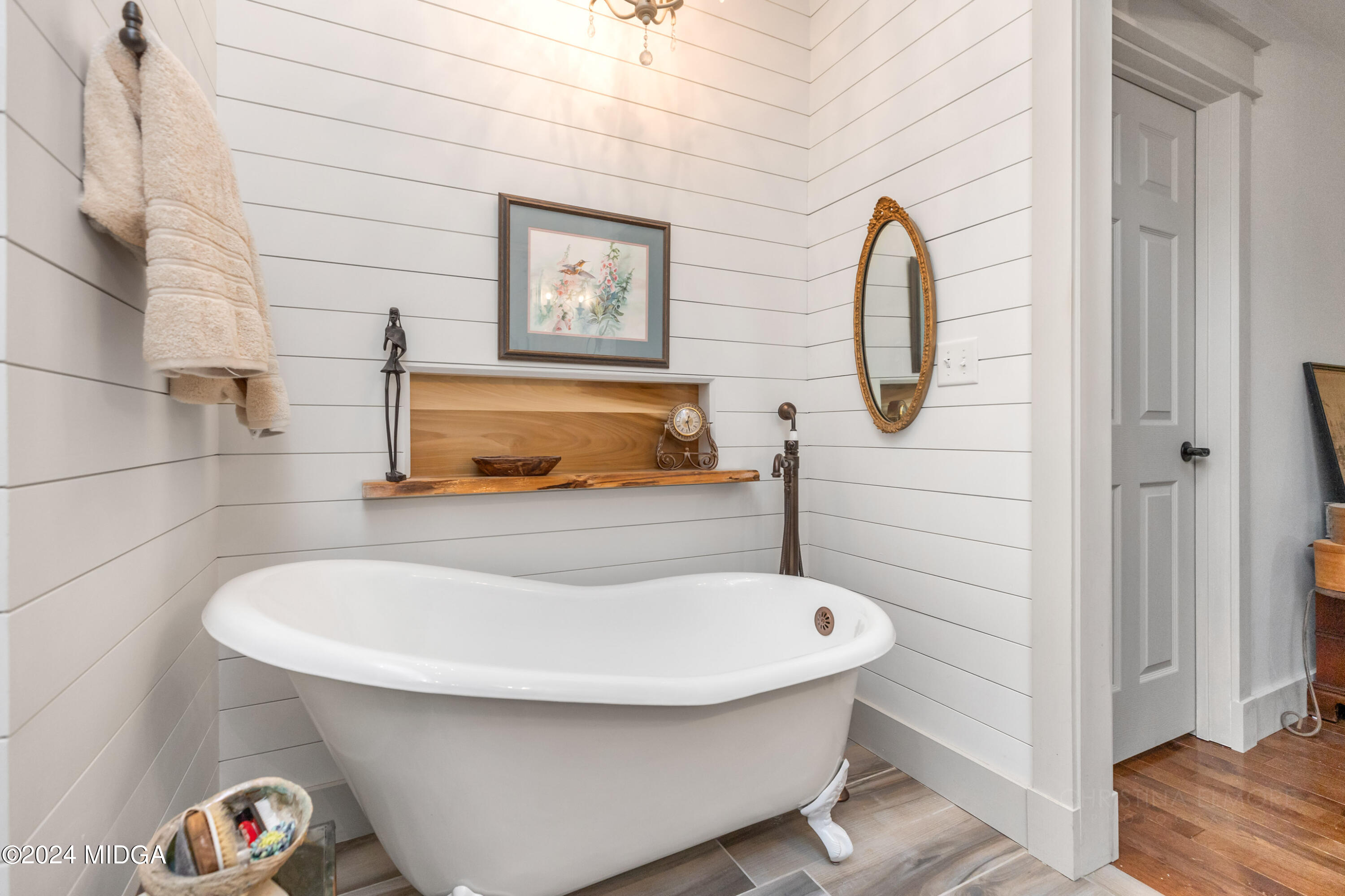 362 Stone Edge Road Macon, GA 31210 - Photo 45 of 68 a bathroom with a sink and a mirror