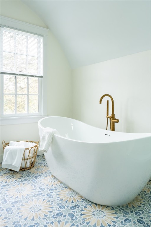 304 3rd Beach Road Middletown, RI 02842 - Photo 12 of 50