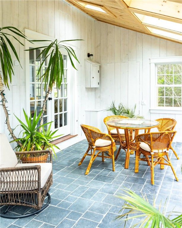 304 3rd Beach Road Middletown, RI 02842 - Photo 2 of 50